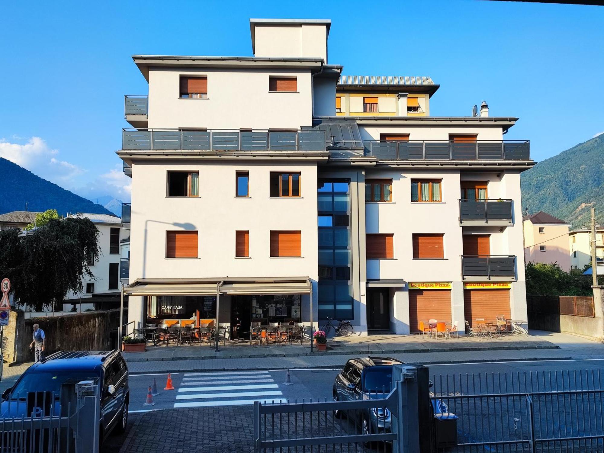 Il Girasole Apartment Тирано Екстериор снимка